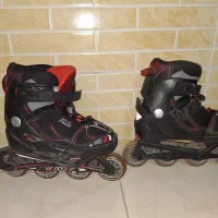 کفش اسکیت به همراه لوازم جانبی