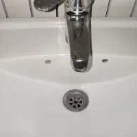 روشویی همراه شیر