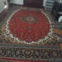 دو جفت فرش و مقداری لباس