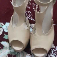 کفش|کیف، کفش، کمربند|نالوس, |دیوار