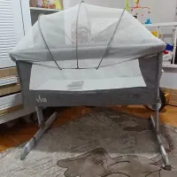 تخت کنار مادر