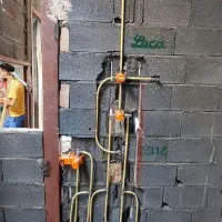 به تعدادی شاگرد و وردست لوله کشی آب فاضلاب