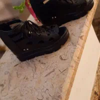 صندل|کیف، کفش، کمربند|نیمروز, |دیوار