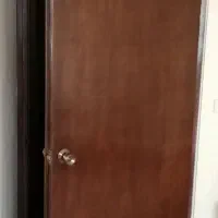 درب ورودی اپارتمان با چهارچوب