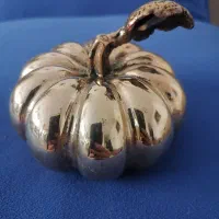 کدو حلوایی برنزی در دو شکل ساده و هالوینی|مجسمه، تندیس، ماکت|پردیس, فاز ۳|دیوار