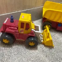 ماشین|اسباببازی بچه|ری, شهادت|دیوار