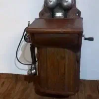 تلفن هندلی و سماور قدیمی