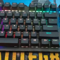 یک عدد کیبرد گیمینگ v700 rgb از برند رپو کاملا نو