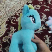 تعدادی عروسک|اسباب‌بازی بچه|رودهن, |دیوار