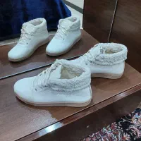 تعدادی کفش مجلسی ، نیم بوت ، صندل ، اسپرت|کیف، کفش، کمربند|شیراز, بعثت|دیوار