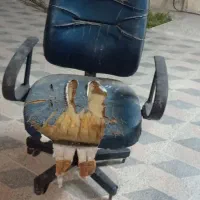 صندلی اداری چرخدار. نیاز به تعمیر