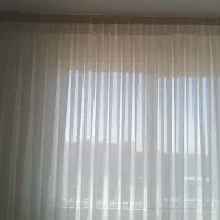پرده ی حریر سفید به همراه دو دکور