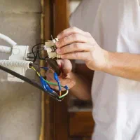 برقکار سیمکش رفع اتصالی لوستر برق کار تلفن هالوژن