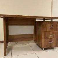 کتابخانه ومیز تحریر