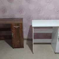 دو میز تحریر تمیز همراه با صندلی جکدار|میز تحریر و کامپیوتر|اندیشه, اندیشه فاز ۴|دیوار