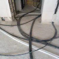 شاگرد نیم ماهره برق کار