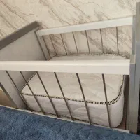 گهواره  وتخت کنار مادر نو به همراه تشک نو