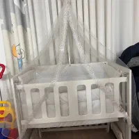 تخت کنار مادر چوبی