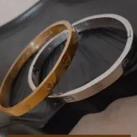 بنگل زنانه رنگ طلایی
