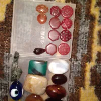 تعدادی  سنگ انگشتر ومهره