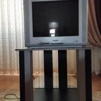 تلوزیون و میز