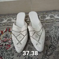 تعدادی کفش|کیف، کفش، کمربند|بومهن, |دیوار