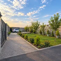 باغچه سنددار با آب و نگهبانی ۲۴ ساعته چهاردیواری