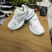 دو تا کفش اسپورت