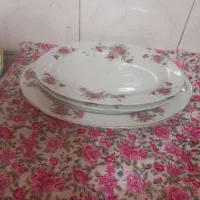 تعدادی ظرف چینی گلسرخی