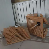لوستر چوبی کار کرده تمیز