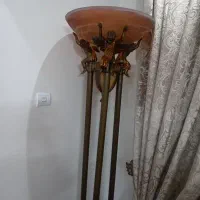 آباژور ایستاده