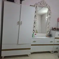 کمدلباس ومیزآرایش باآینه همراه باکشوسه طبقه