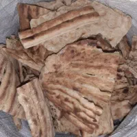 نون خشک روی بخاری خشک شده