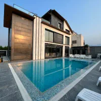 لاکچری-ترین-ویلای-شمال-رو-دستش-نیست