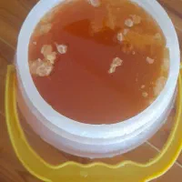 عسل موم دار