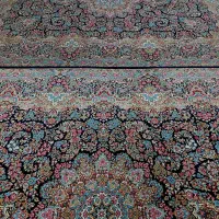 فرش ۱۲ متری طرح ترنج سرمه‌ای، گل‌دار و خوش‌رنگ