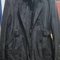 کاپشن|لباس|صومعه‌سرا, |دیوار