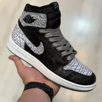 فروشنده کتونی