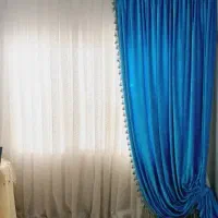 پرده حریر شاینی با والونی های آبی مخمل
