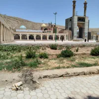 حاشیه خیابان اصلی گل محله