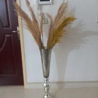 گلدان و گل مصنوعی