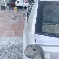 استاد کار یا شاگرد نقاش اتومبیل