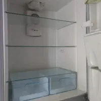 تعدادی لوازم خانه به فروش می‌رسد.