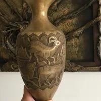گلدان قدمت دار ۸۰ ساله برنزی طول ۴۱ سانت