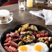 به یک خانم جهت کار در صبحانه خوری