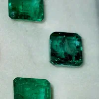 نگین سنگ زمرد زامبیا خوش رنگ و جذاب