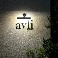 مجری تخصصی میکروسمنت و پتینه و گچبری مدرن و صخره