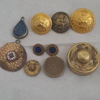 دگمه و وزنه های شاهی قدیمی