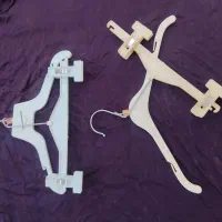 چوب لباسی بچگانه و لباس زیر و فلزی و کله مانکن|بندرخت و رخت‌آویز|کرمانشاه, |دیوار