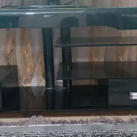 تلویزیون ۲۱ اینچ و دو عدد میز شیشهای